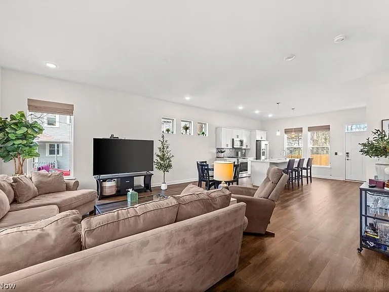 11813 Wade Park Ave — Photo 7