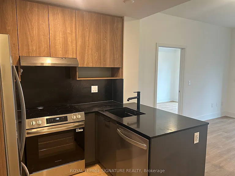 206 King St W #501 — Photo 3