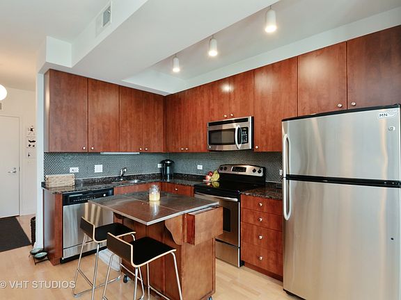 4th image of 565 W Quincy St Unit 1611