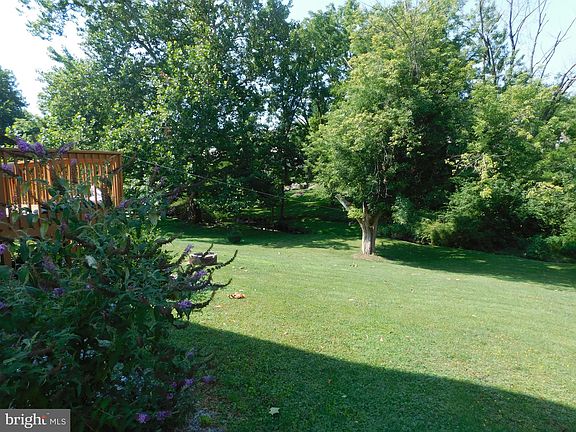 3rd image of 330 Saddlebrook Dr