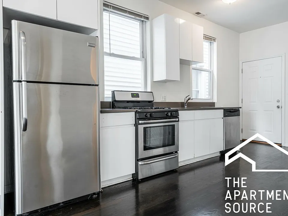 2438 N Ashland Ave #2F