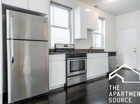 2438 N Ashland Ave, Chicago, IL