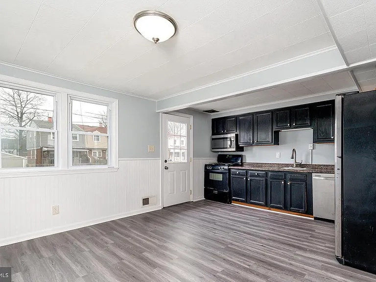 2020 Dineen Dr — Photo 6