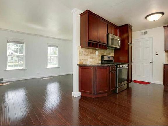 3rd image of 230 S Lewis Ave