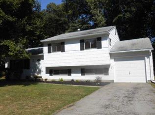 44 Robin Rd, Poughkeepsie, NY 12601