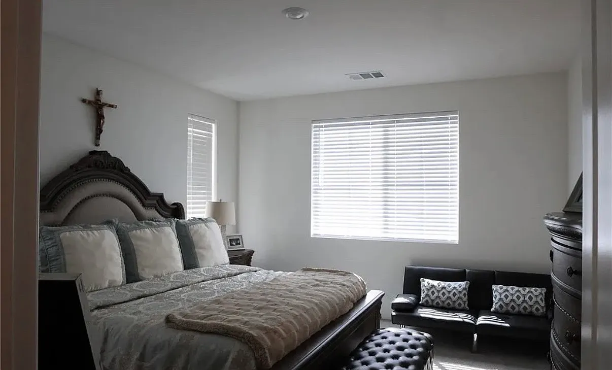 4 bed, 1900 sqft, $4,100 — Photo 4