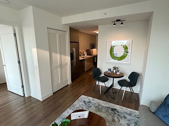 2nd image of 344 N Canal St #1010