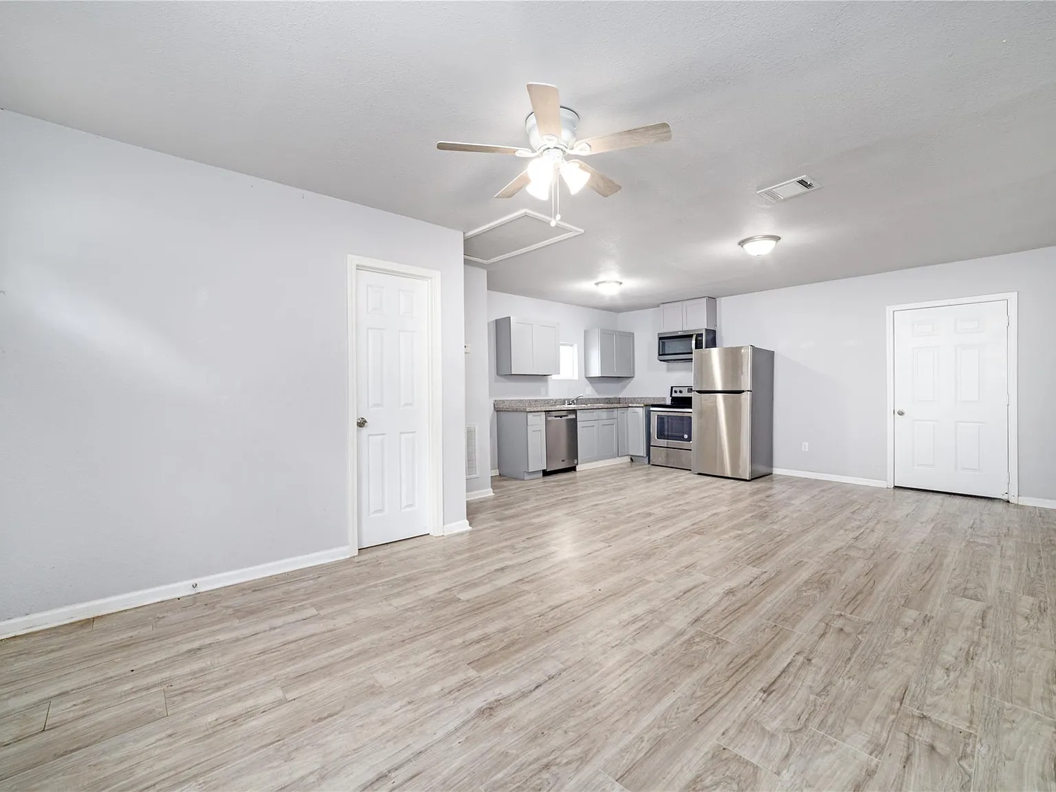 2 bed, 1.0 bath, 741 sqft, $1,100 — Photo 2