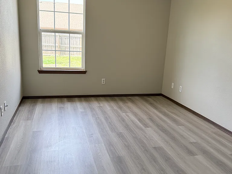 202 Foxglove St — Photo 14