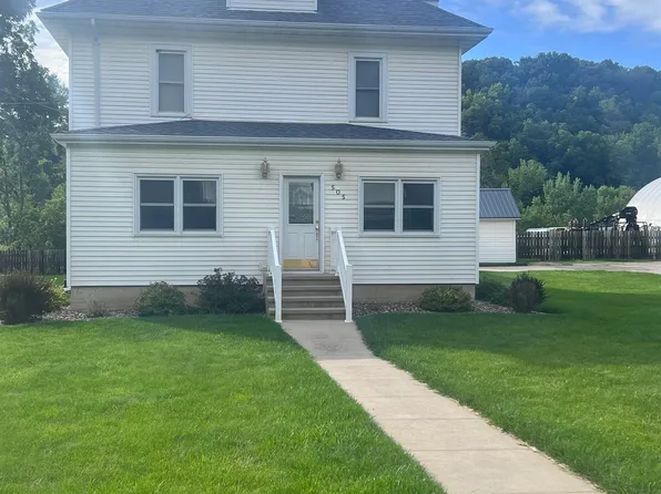 505 High St NE, Elkader, IA 52043