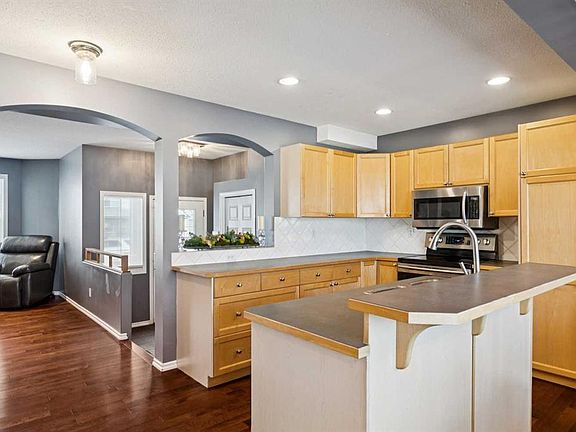 5th image of 27 N Everstone Way SW