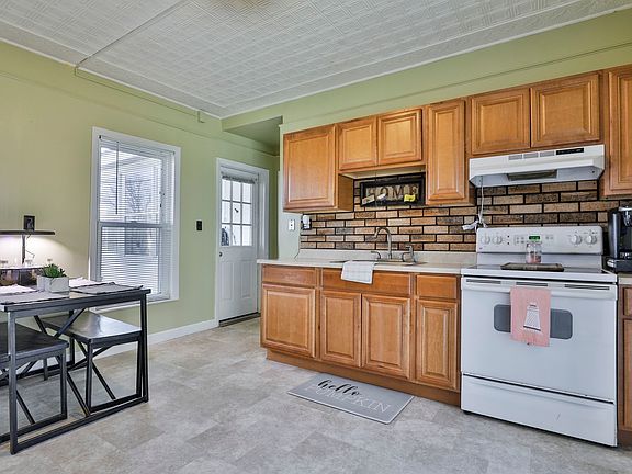 3rd image of 482 Reservoir Ave #1