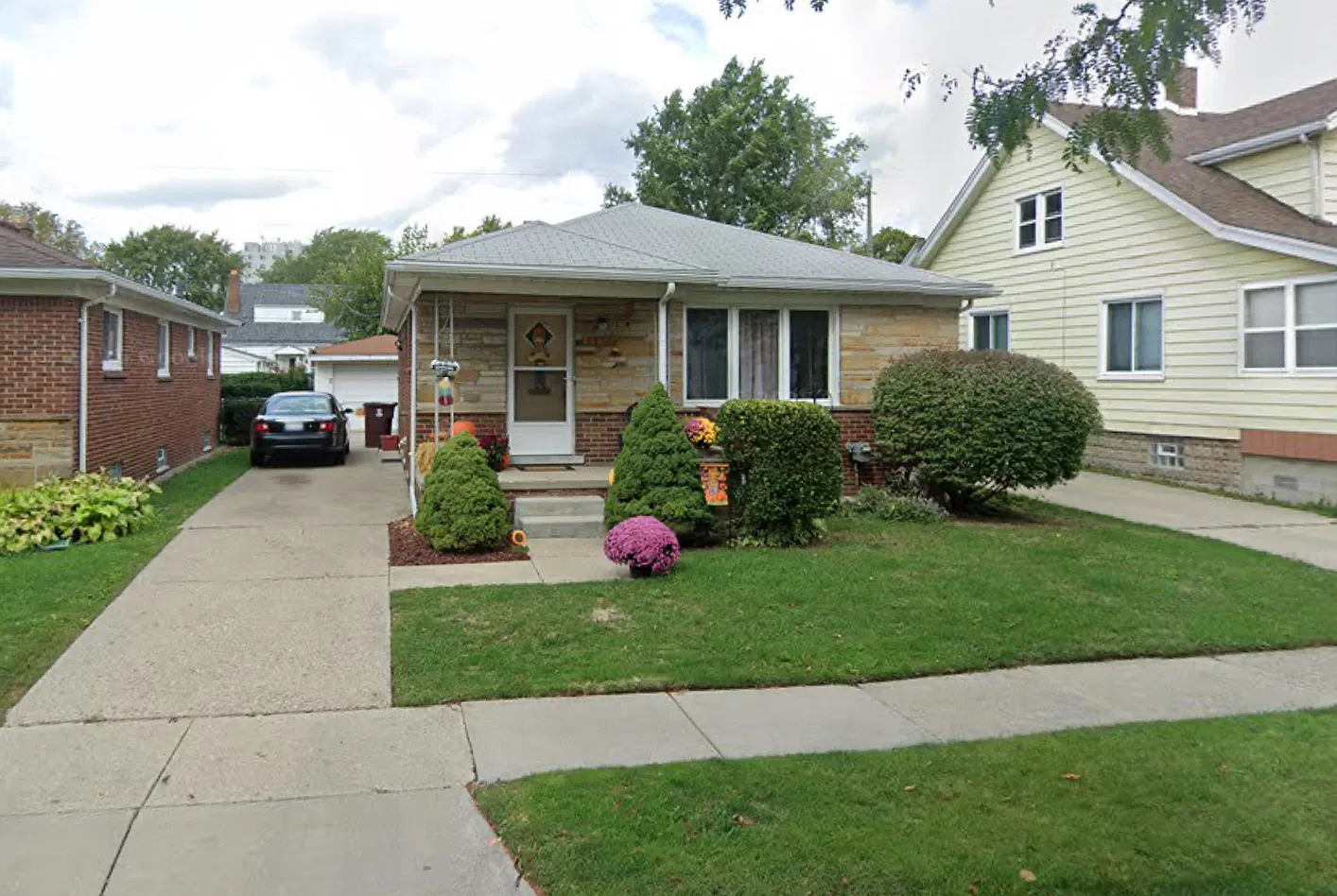 3 bed, 1.5 bath, 1066 sqft, $1,800 — Photo 1