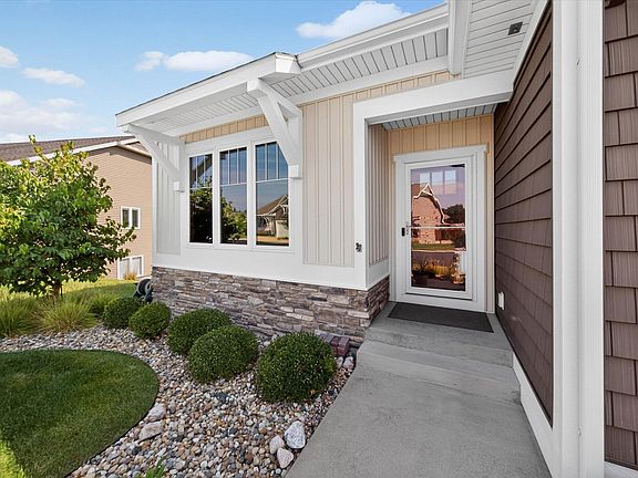 2nd image of 3767 Bungalow Path