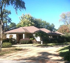 2nd image of 1303 Mockingbird Ln