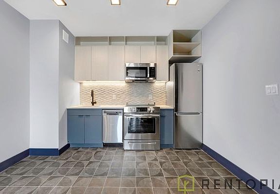 4th image of 475 Grand St #207