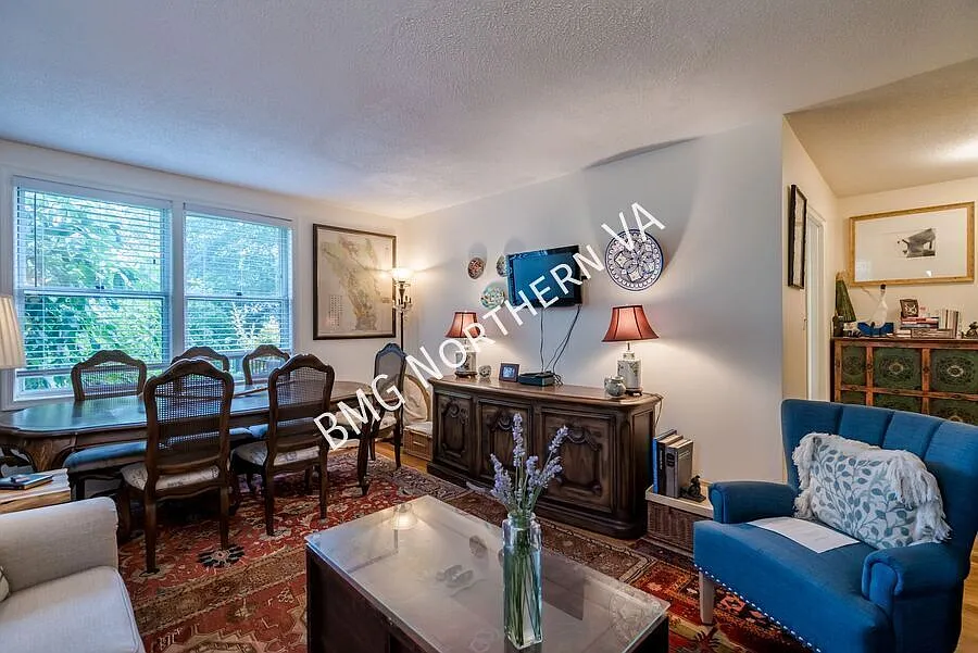 Charming Top Floor 1 BR 1 BA Garden Style Condo In Much Sought After Arlington Oaks — Photo 4