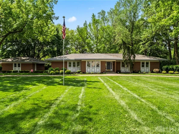 1040 Hillcrest Dr, Troy, OH 45373