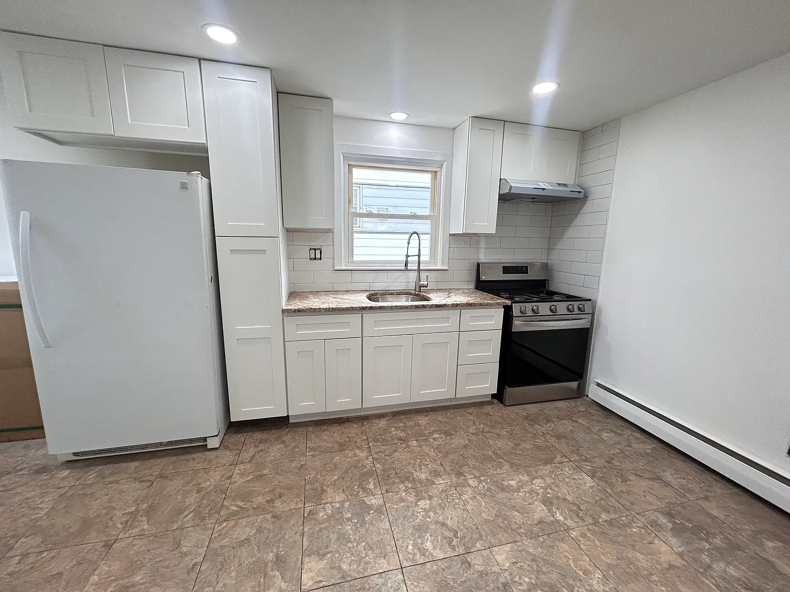 2 bed, 1000 sqft, $2,450 — Photo 3