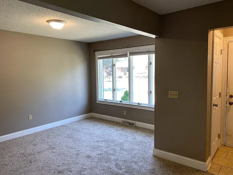 49 Red Oak Dr — Photo 8