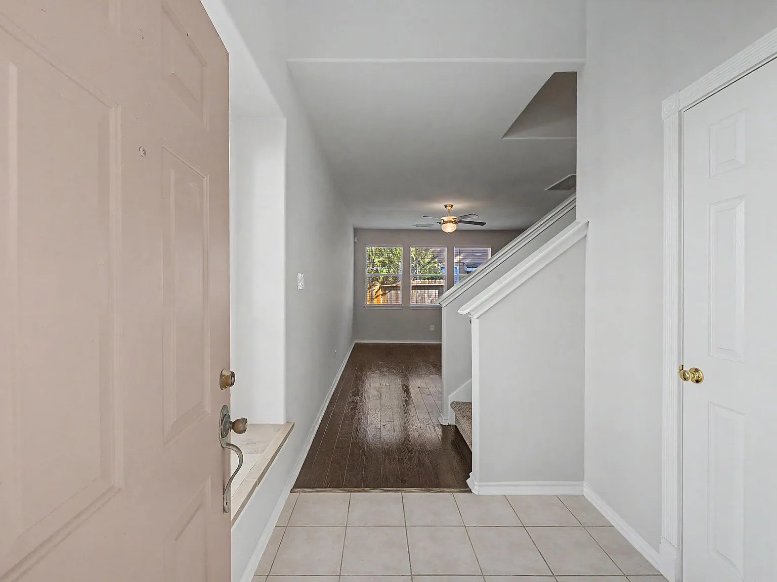 3 bed, 2.5 bath, 1657 sqft, $2,100 — Photo 3