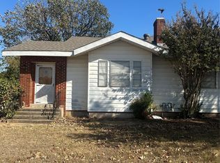 900 Grayson St, Nocona, TX 76255