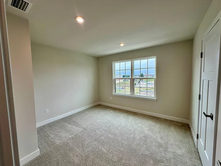 325 E Cochran St — Photo 33