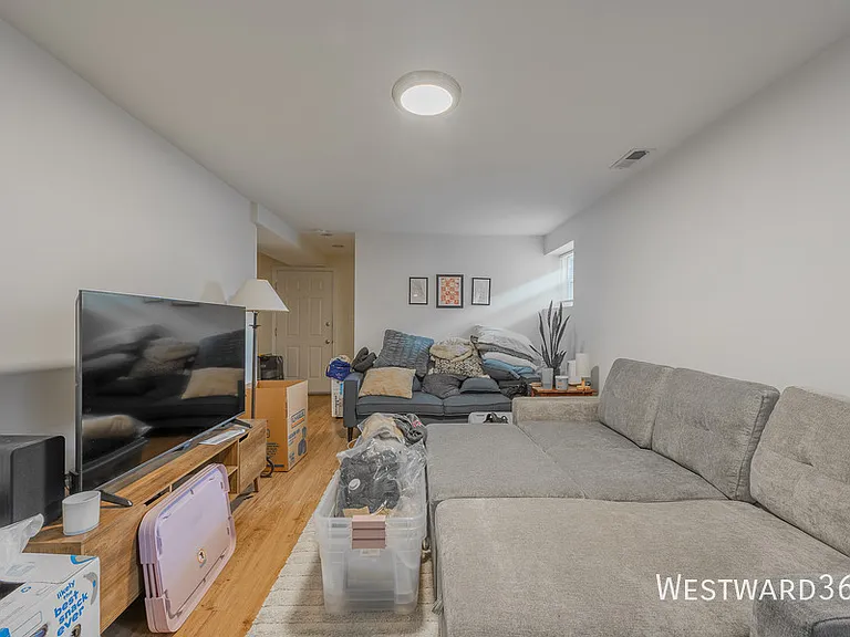2239 W Cornelia Ave #G — Photo 3