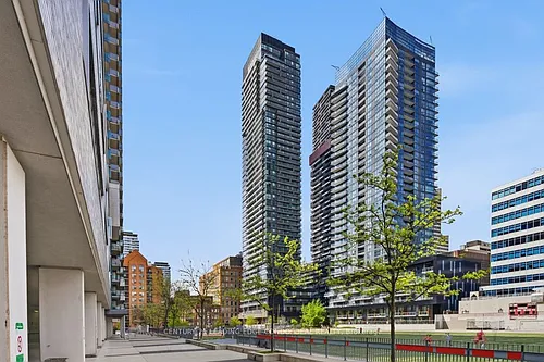 39 Roehampton Ave Photo 1