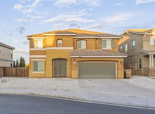 9053 Calico Ct, Oak Hills, CA 92344