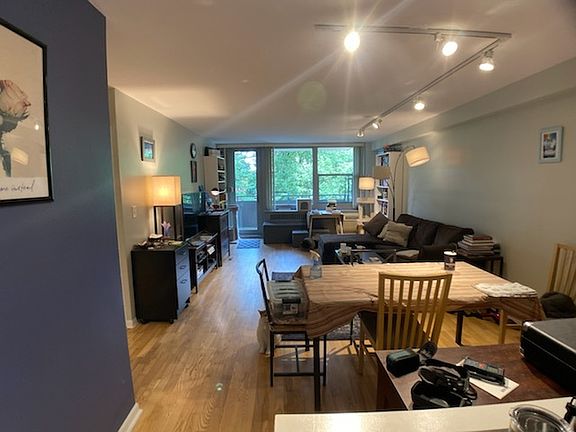 2nd image of 555 W Cornelia Ave APT 401