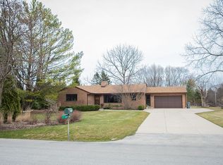 10302 N Grasslyn Rd, Mequon, WI 53092