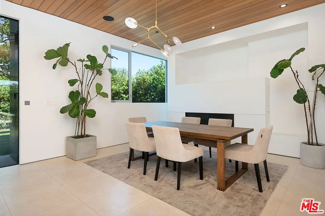 4 bed, 4.5 bath, 4057 sqft, $32,500 — Photo 4