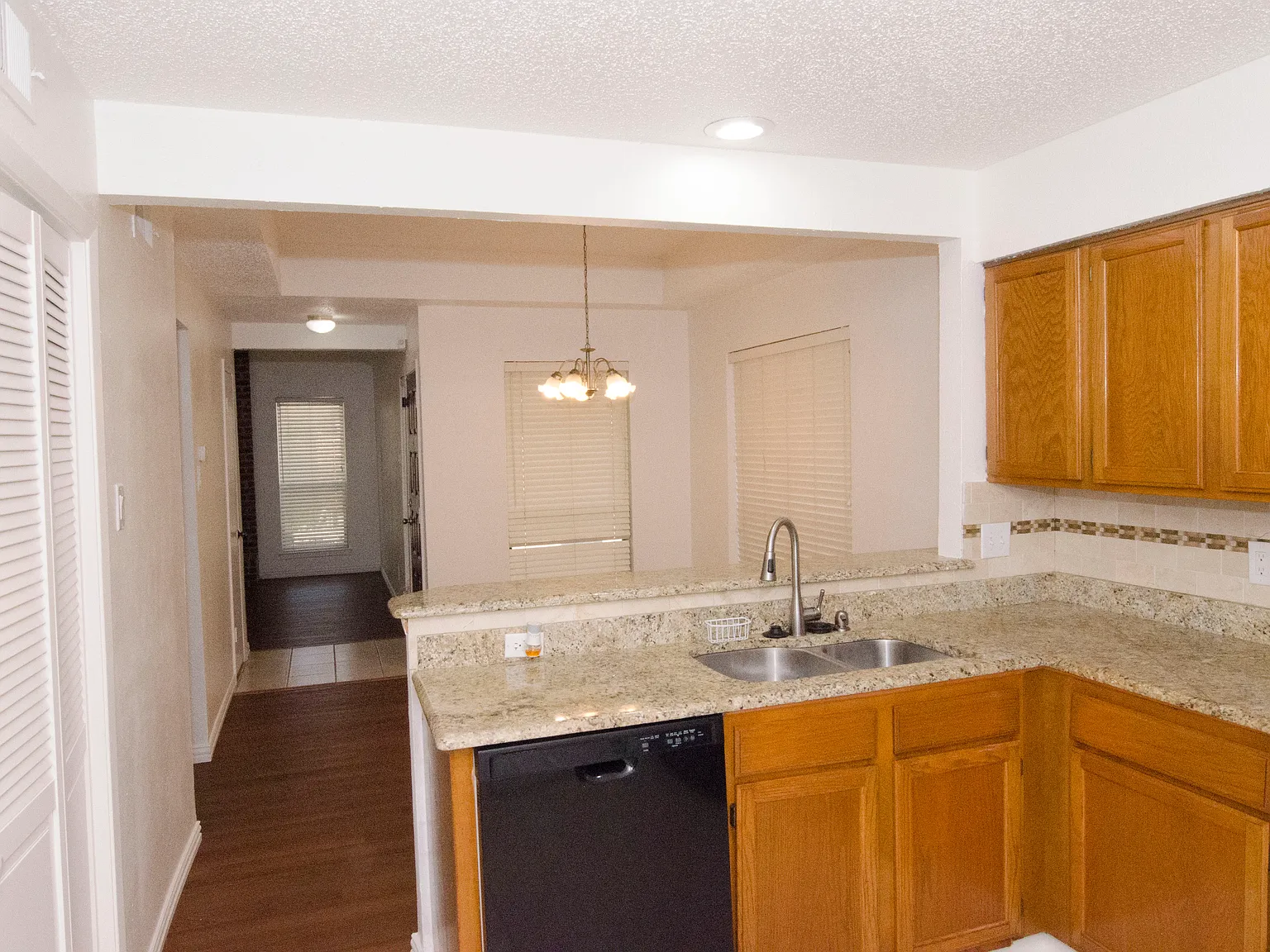 2 bed, 1030 sqft, $1,895 — Photo 4