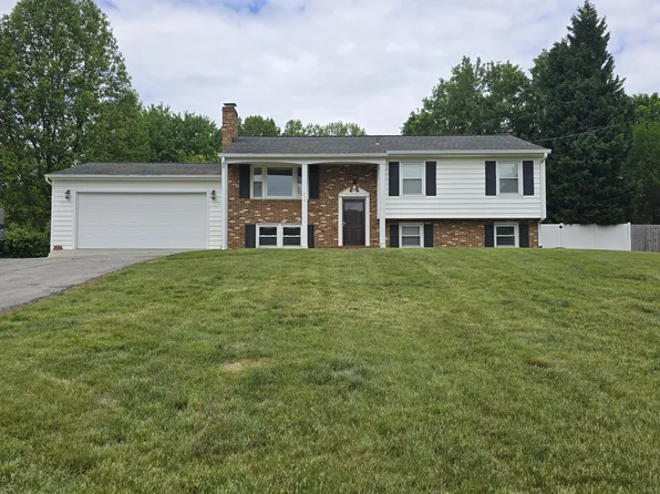 239 Knollwood Dr, Troutville, VA 24175
