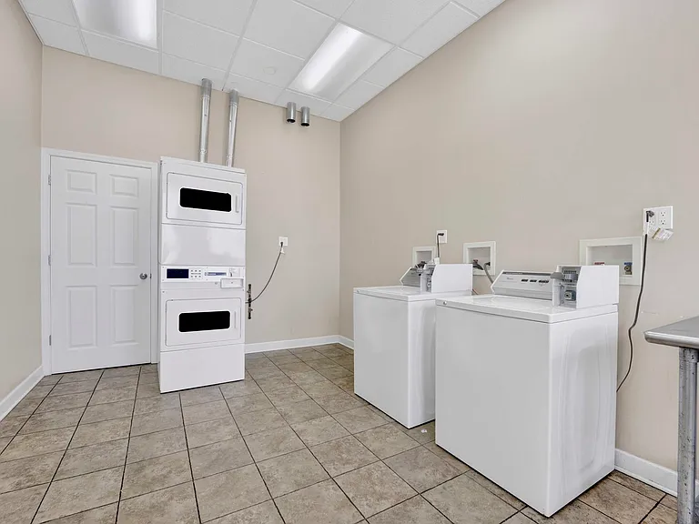 414 W Walnut St #304 — Photo 14