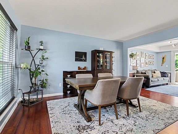 3rd image of 4976 Ashford Way
