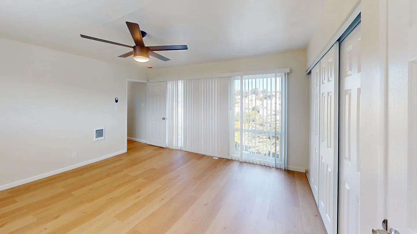 Dimond Avenue — Photo 2