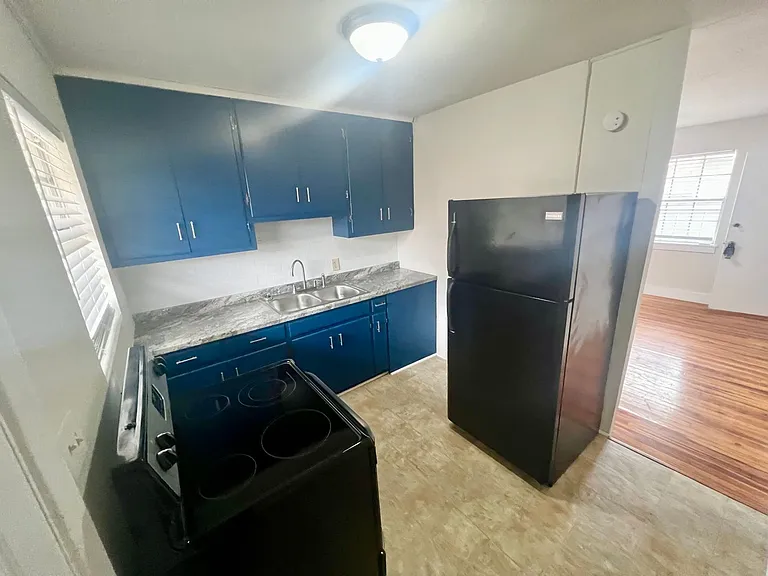110 S Franklin Blvd — Photo 4