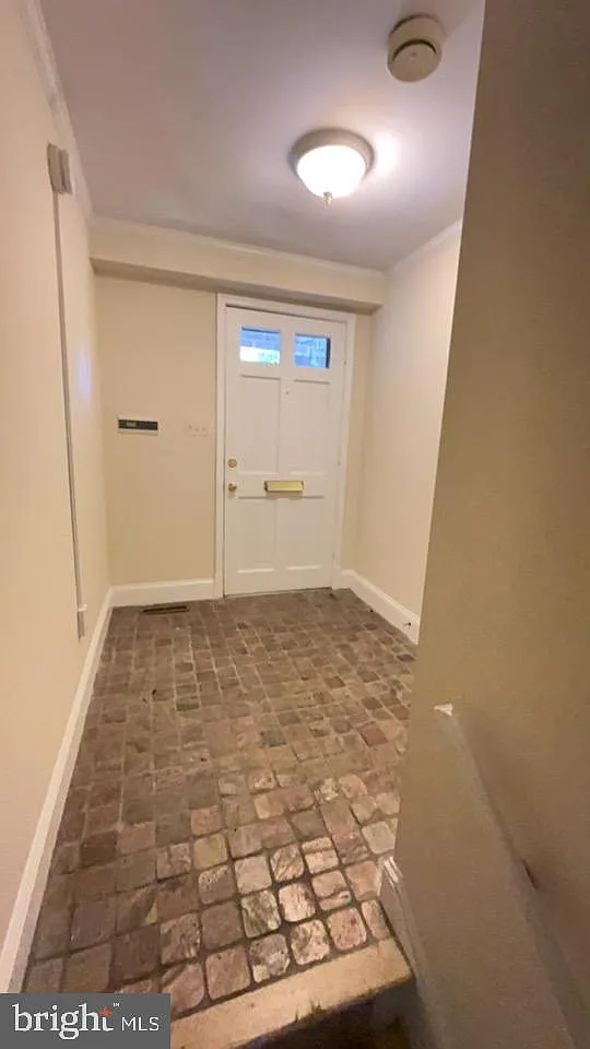 2 bed, 2.5 bath, 1210 sqft, $4,250 — Photo 2