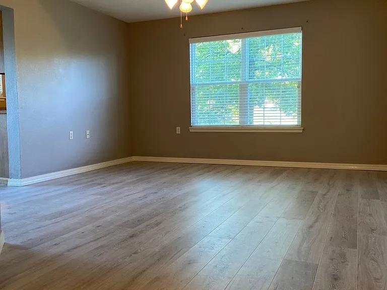 142 E Vixen Cres — Photo 31