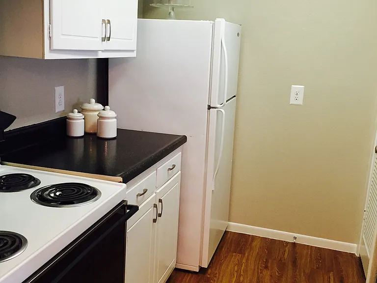 Brittany Place Apartments — Photo 10