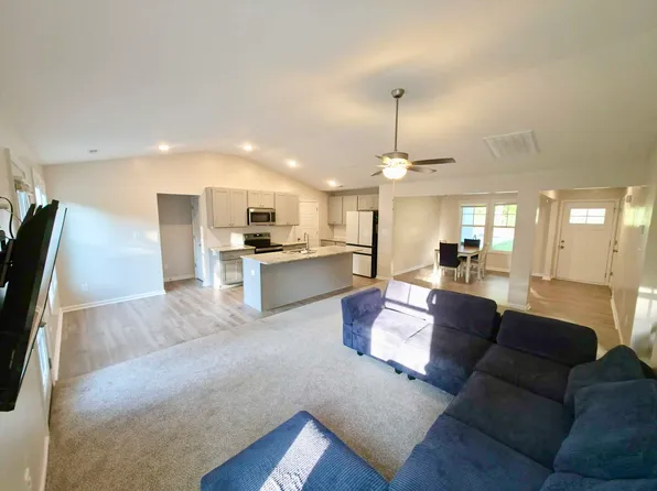 211 Railroad St, Parkton, NC 28371