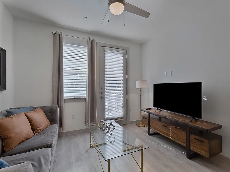 Bluffview Apartments — Photo 5