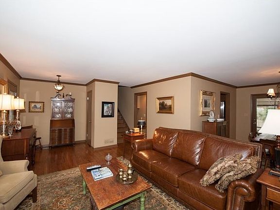 3rd image of 659 Hillandale Cir