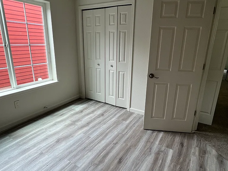 918 SE Portlandia Ave — Photo 3