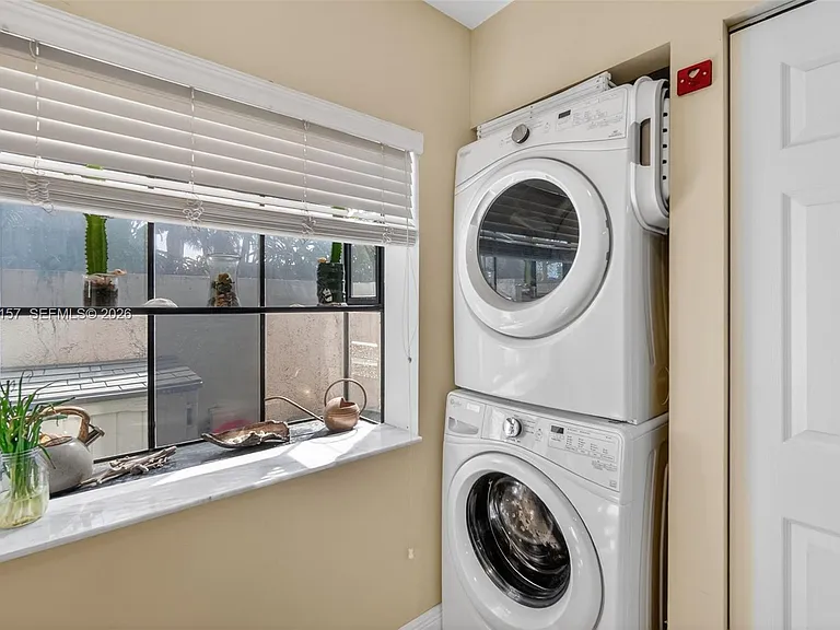 4250 SW 70th Ter — Photo 13