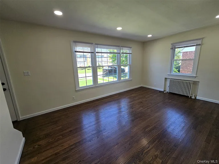 754 Park Ln S — Photo 4