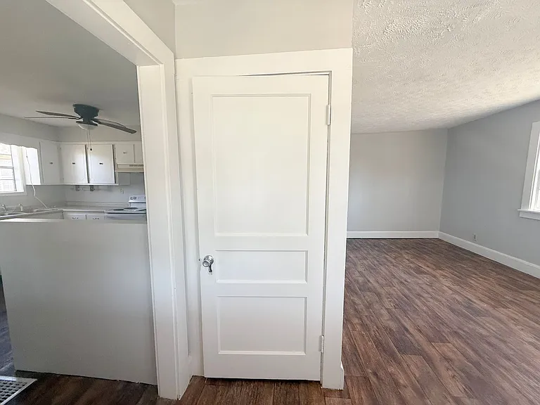 158 King St — Photo 3