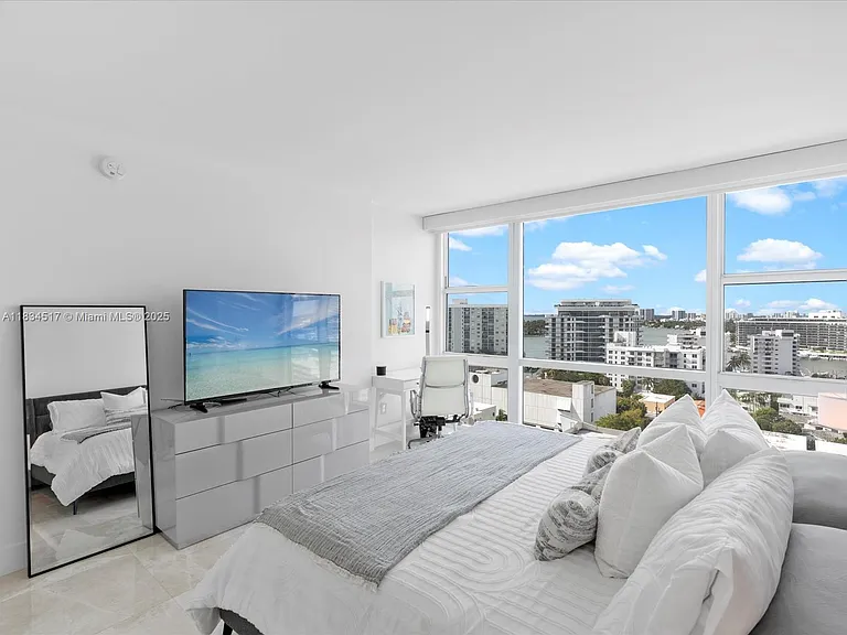 6801 Collins Ave #1402 — Photo 22